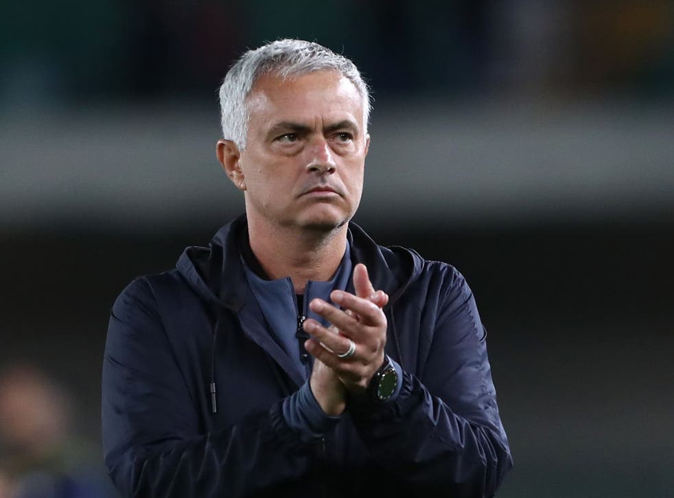 Mourinho werd uitgejouwd door fans van het thuisteam